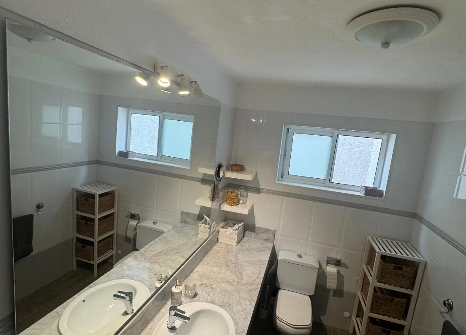 Modern Retreat Costa Adeje 아파트